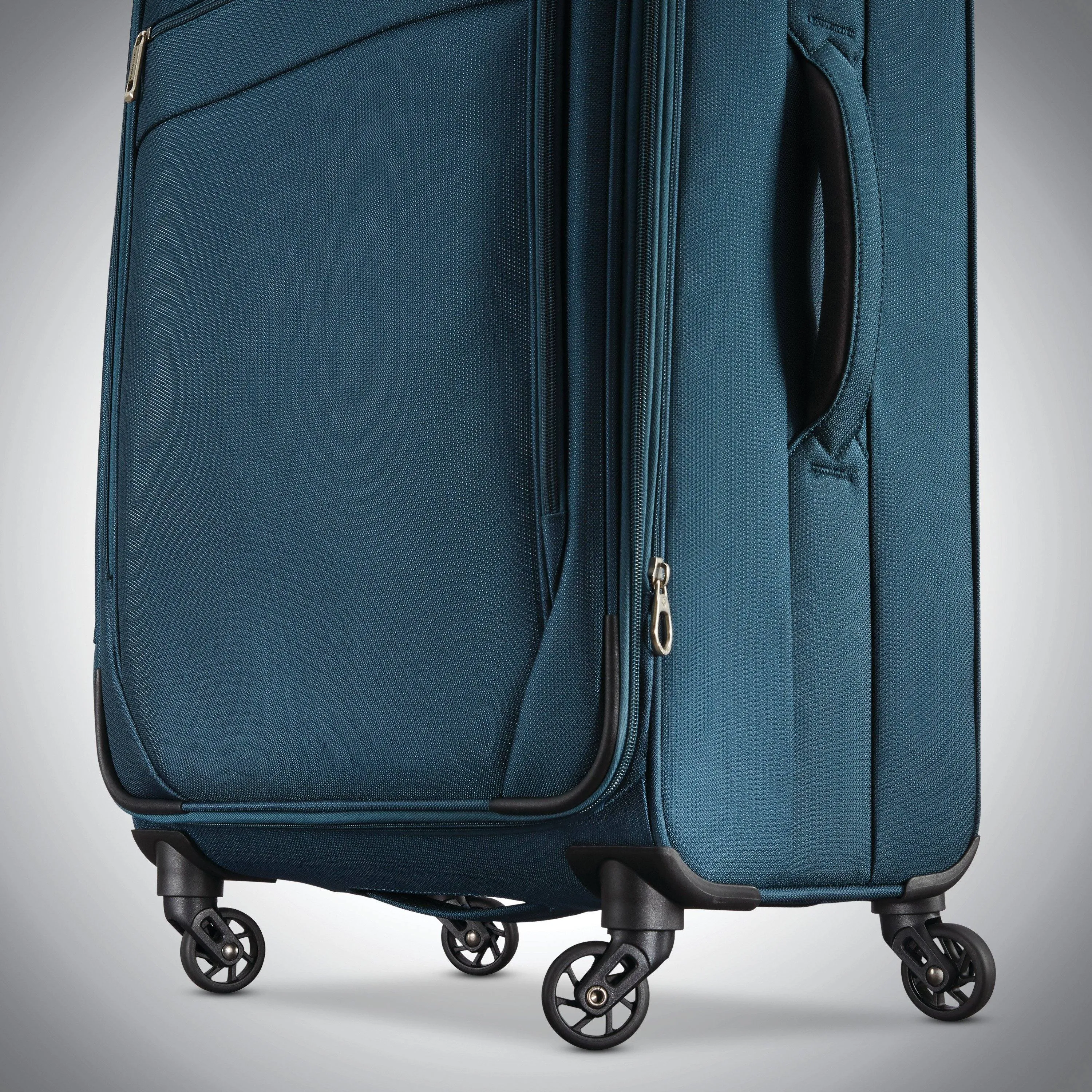 Samsonite Advena 25" 4-Wheel Medium Luggage