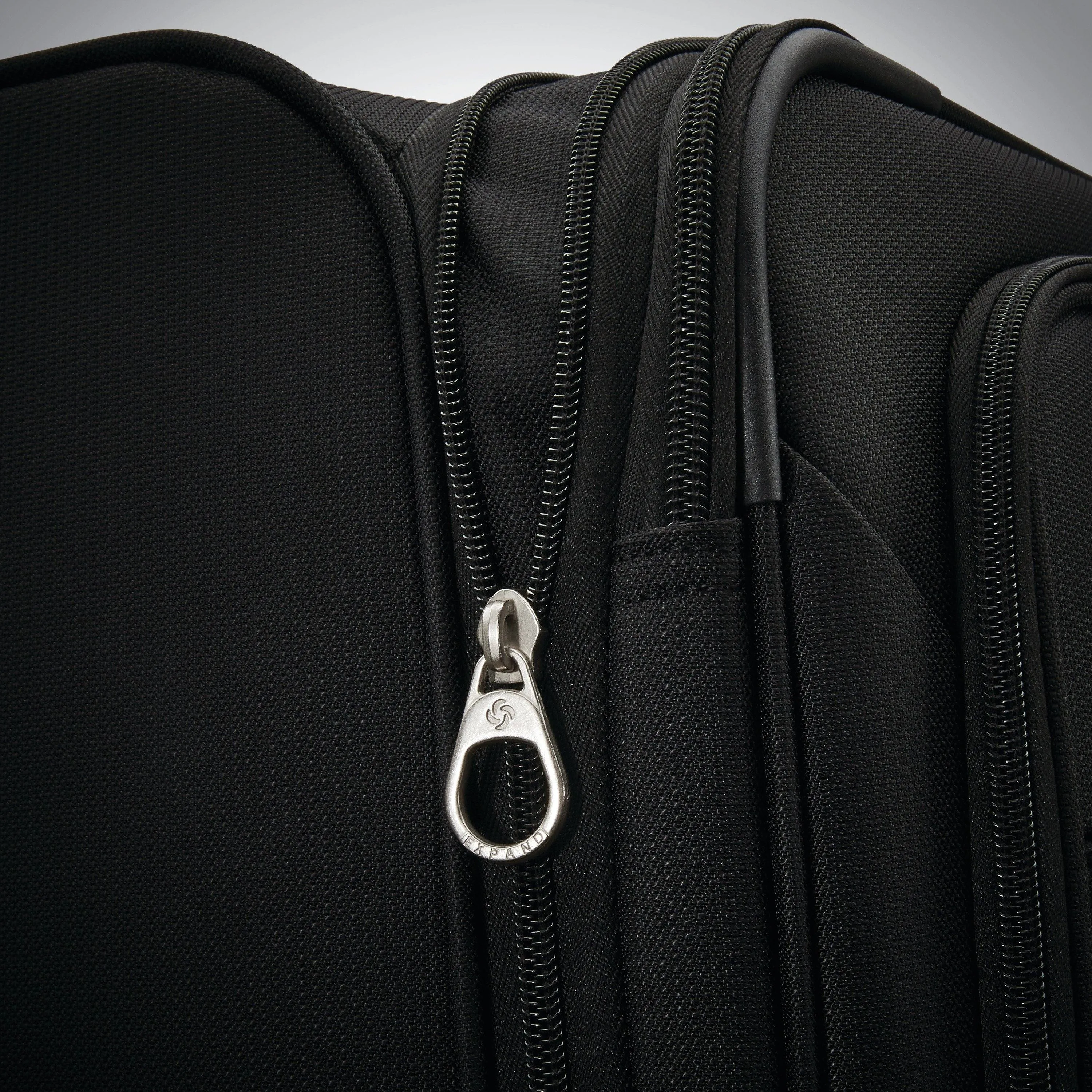 Samsonite Advena 25" 4-Wheel Medium Luggage