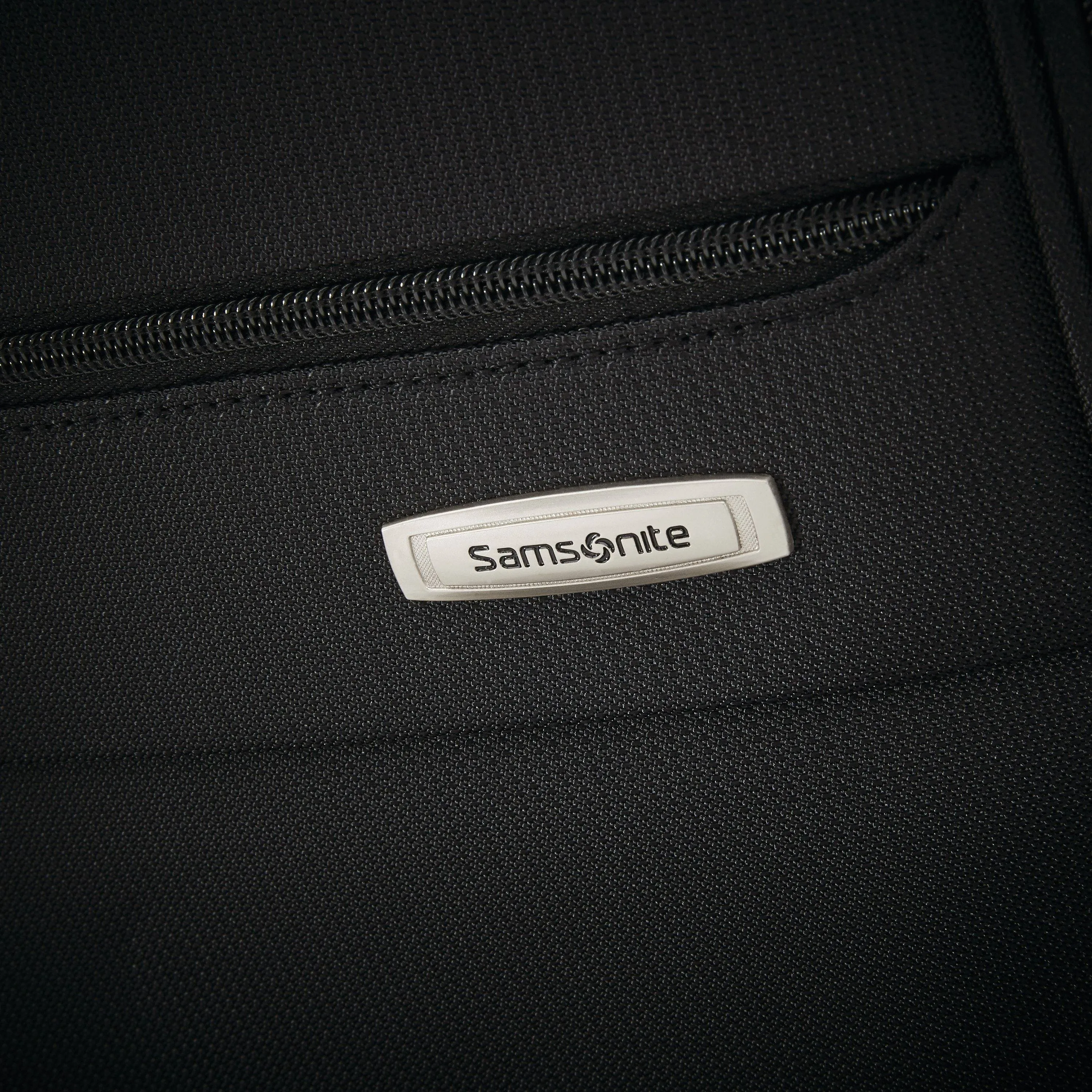 Samsonite Advena Wheeled Ultravalet Garment Bag